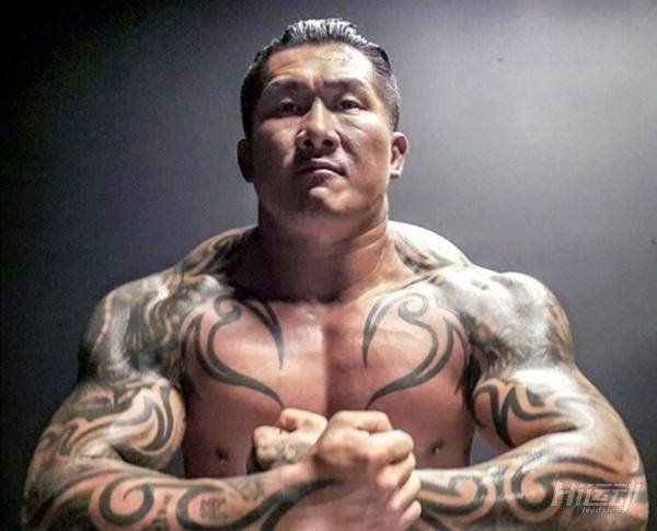 臺灣硬漢館長：想挑戰(zhàn)的排好隊(duì)，一個(gè)一個(gè)來！