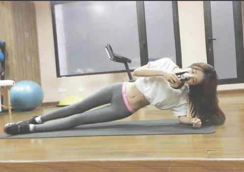 健身的妹子身材就是火辣 超級耐看