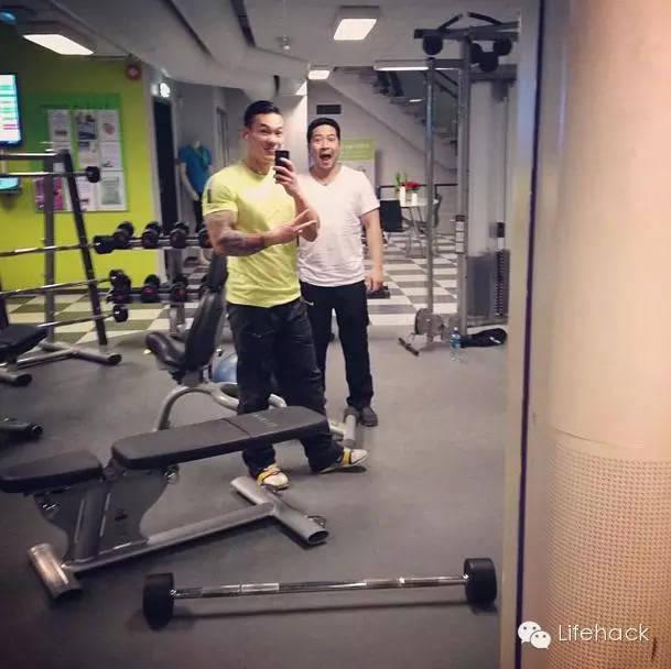 看了他的故事，你還有借口不健身嗎？