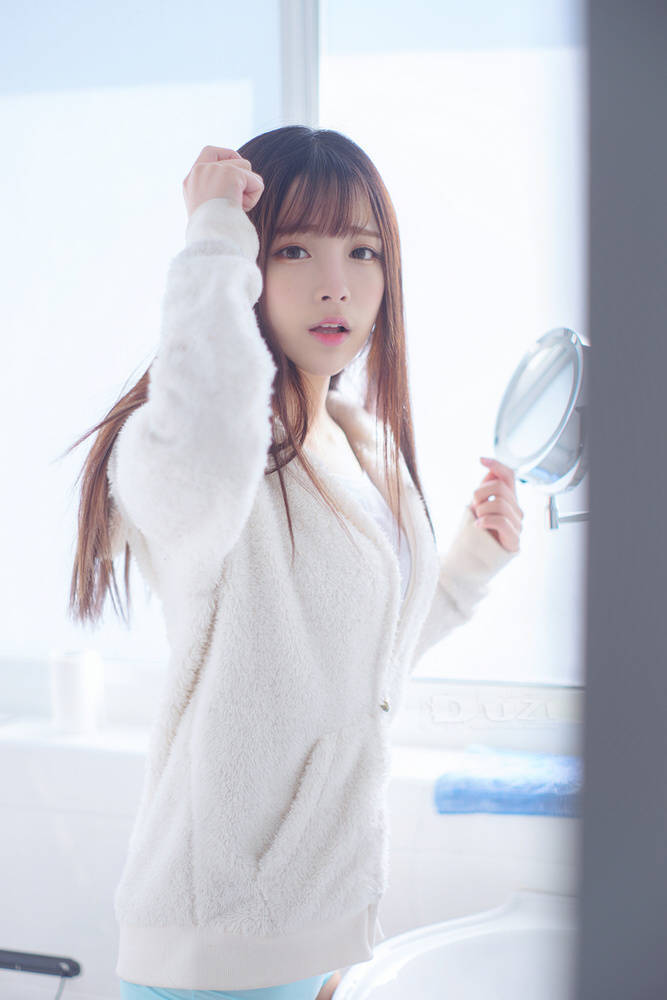 95后嫩模健身照 緊身衣褲超火辣