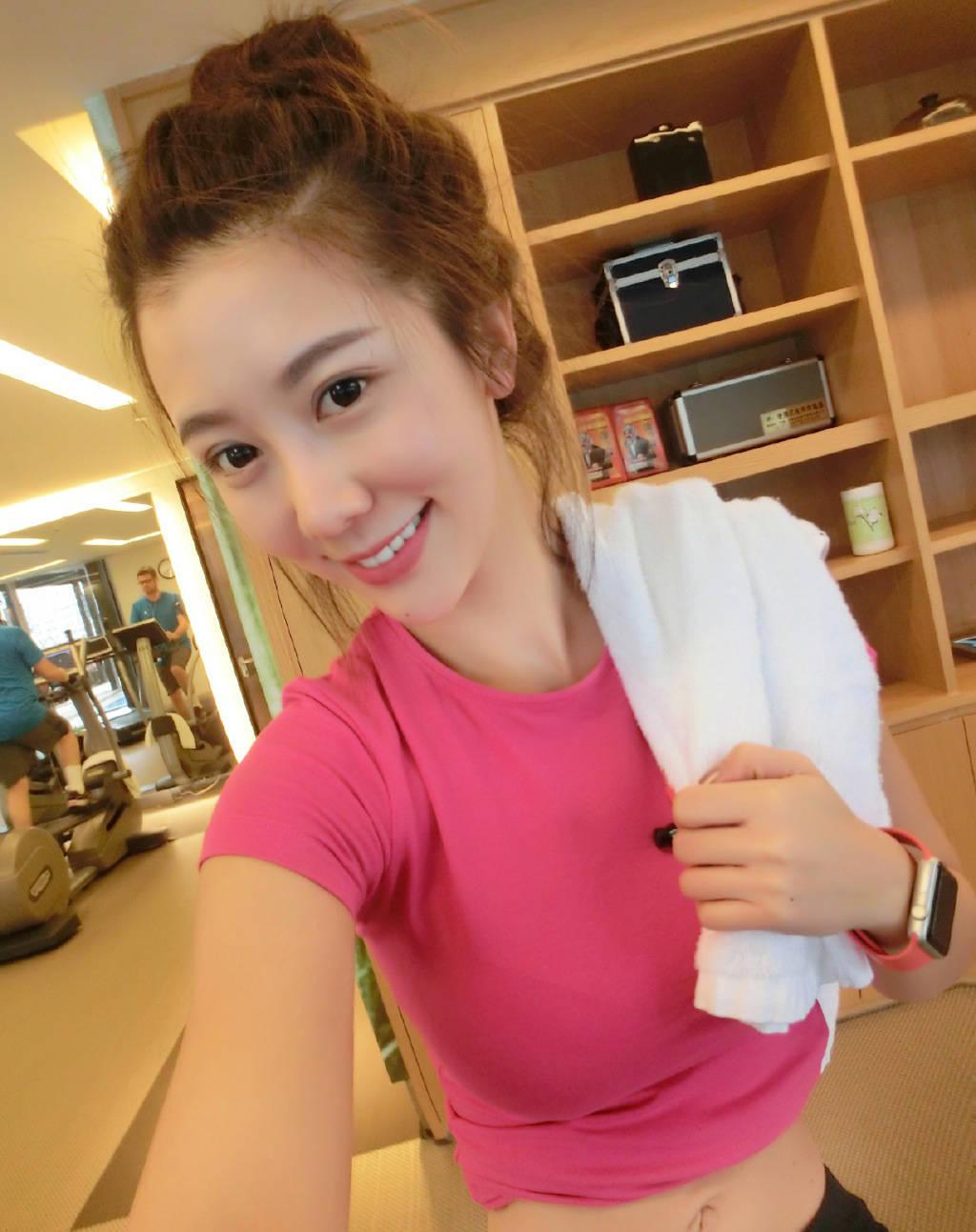 裴帥女友顏值逆天 性感翹臀狂吸睛