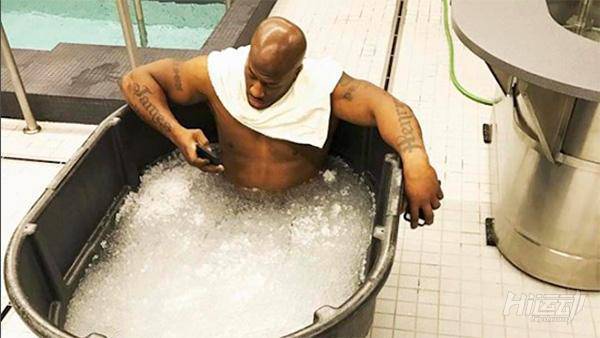 橄欖球運動為什么會經(jīng)常腦震蕩？看完球員訓練！這跟撞車沒區(qū)別