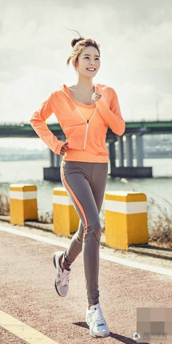 韓國女神李妍杜 練瑜伽大秀好身材