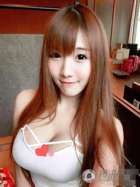 泰國主播棒糖妹曬私照 “球”賽又升級