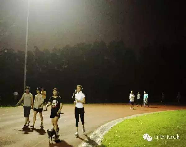 王珞丹曬性感腹肌照 最美馬甲線