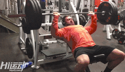 曾經是個菜鳥，直到他姐夫出現！小伙練成了少有的真空腹