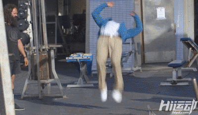 國外大爺挑戰(zhàn)街頭健身小伙！這么強壯活該他裝逼成功