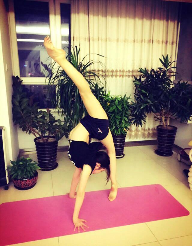 最美一字馬 藝術體操名將周捷套圖