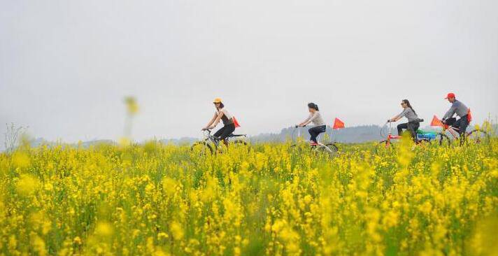 登山步行 適合春季的四個(gè)戶外鍛煉