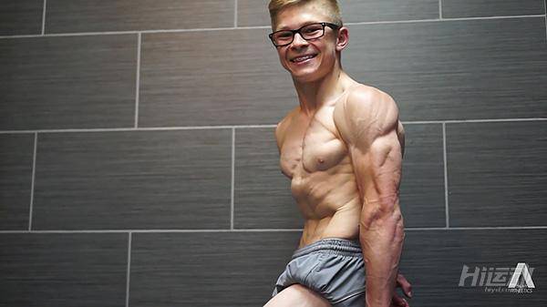 才17歲的小少年，居然把體脂率練只有5%