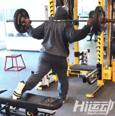 橄欖球運動為什么會經(jīng)常腦震蕩？看完球員訓練！這跟撞車沒區(qū)別