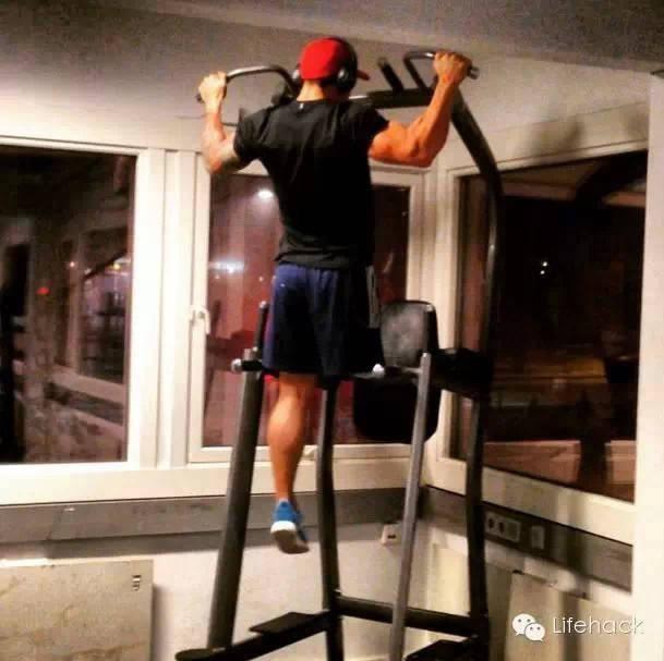 看了他的故事，你還有借口不健身嗎？