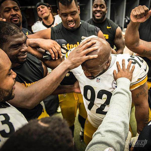 橄欖球運動為什么會經(jīng)常腦震蕩？看完球員訓練！這跟撞車沒區(qū)別