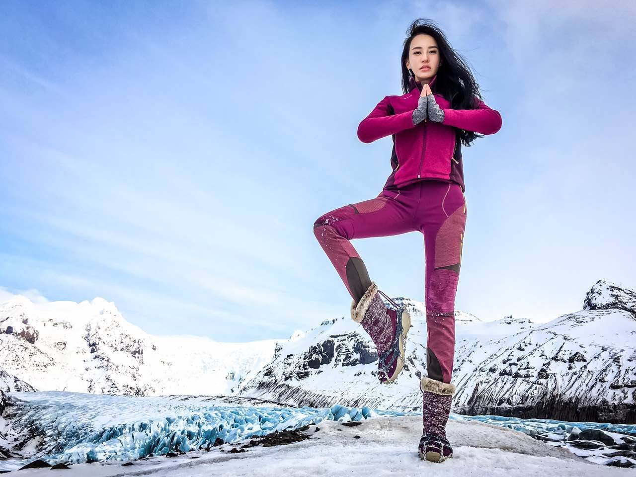 瑜伽女神母其彌雅 皮褲長腿性感十足