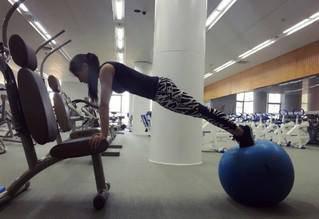 蹦床公主逆天健身照 自嘲水桶腰