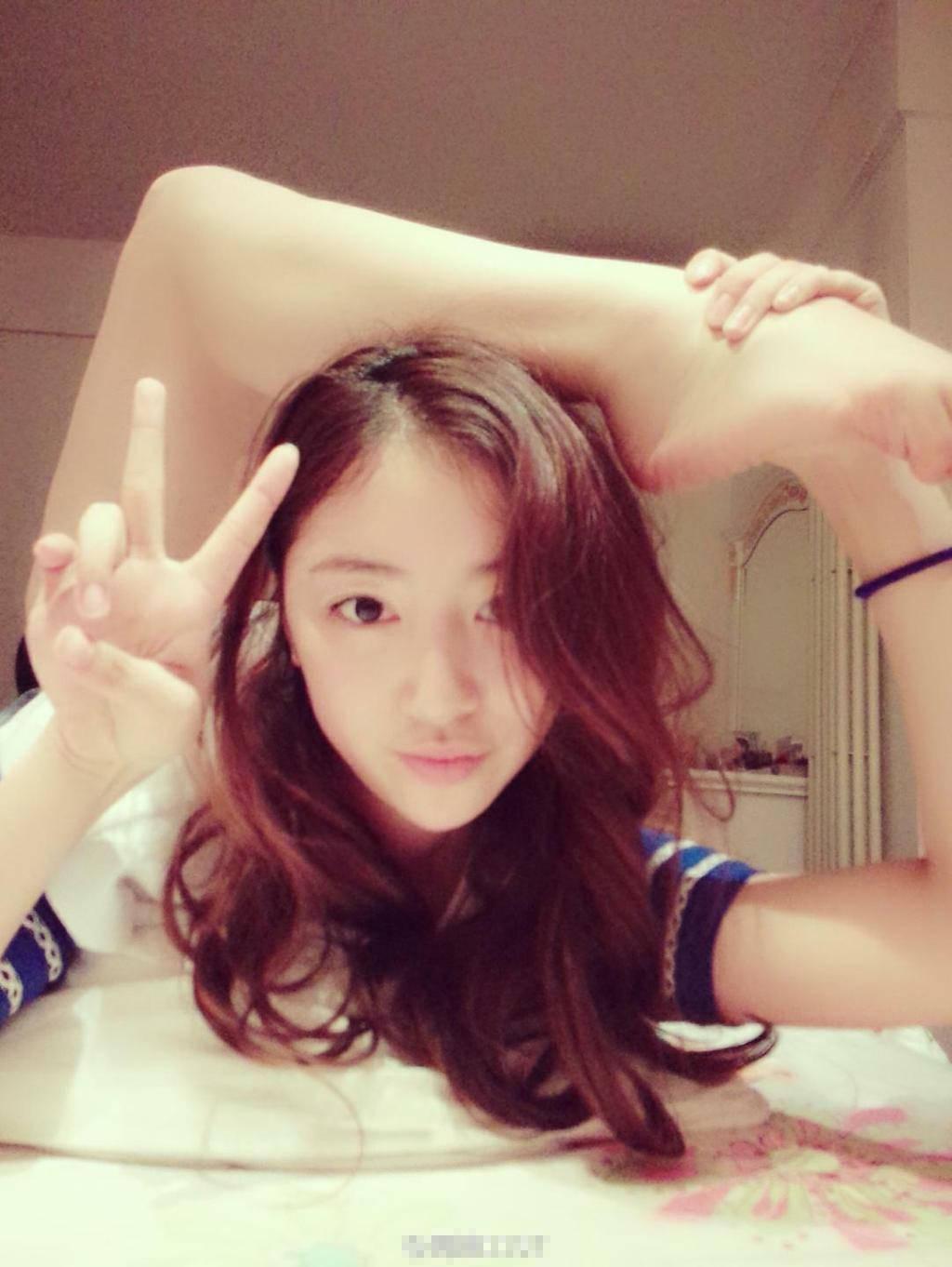 最美一字馬 藝術體操名將周捷套圖