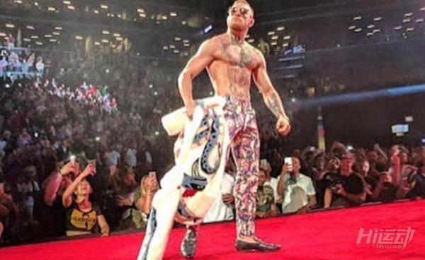 一個修理工靠女友養活幾年：苦練拳擊，冠軍金腰帶拿到手軟