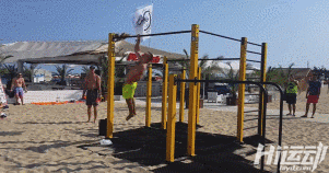 不用器械4年徒手健身！小伙從瘦“鵪鶉”到“肌霸”完美蛻變！