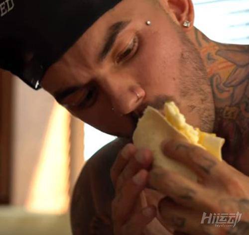 這位一秒大肚腩變腹肌的帥哥！一日五餐都吃些什么？