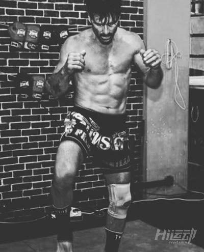 吳京的對手不簡單！50多歲這么能打，看他是如何健身的