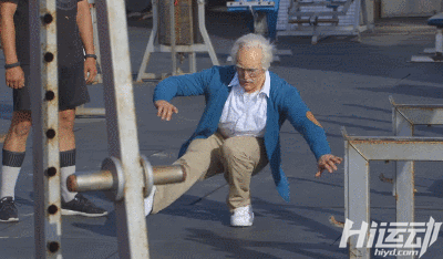 國外大爺挑戰(zhàn)街頭健身小伙！這么強壯活該他裝逼成功