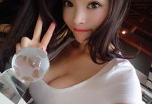 胸大也尷尬 足球寶貝曬私照打馬賽克