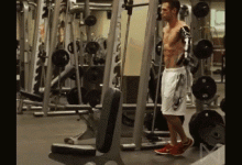 身殘志堅(jiān) 天生獨(dú)臂卻練成肌肉男神