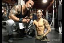 出生只有一只胳膊一條腿，身材卻比正常人都強(qiáng)百倍！