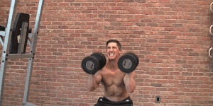 國外熱愛健身普通大眾女孩，如今擁有不輸模特的好身材