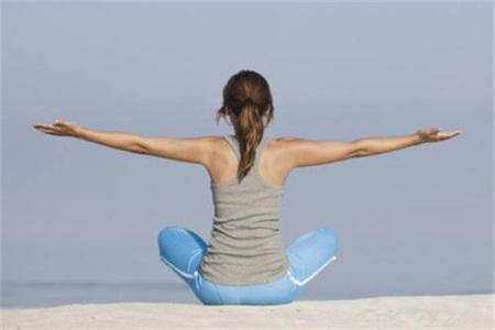五組瘦身瑜伽動作快來學，堅持練習秒變瘦
