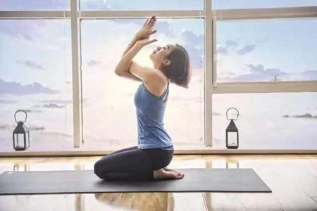 瑜伽初學者會犯的三個壞習慣,讓運動無效的錯誤方法你中了嗎-易網健康養生網 瑜伽初學者會犯的三個壞習慣,讓運動無效的錯誤方法你中了嗎