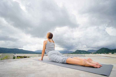 瑜伽初學者會犯的三個壞習慣,讓運動無效的錯誤方法你中了嗎-易網健康<a href=http://www.xllyou.com/jkys/ target=_blank class=infotextkey>養生</a>網 瑜伽初學者會犯的三個壞習慣,讓運動無效的錯誤方法你中了嗎