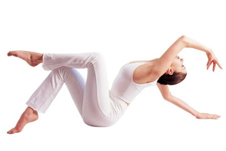減肥瑜伽動作不難練，堅持練習(xí)早日瘦身