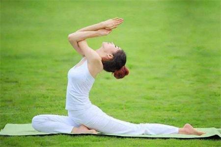 4組瑜伽動作練就明星身材，減肥瘦身瑜伽讓你大換面