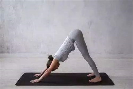 女性練好瑜伽體式,瘦身減肥輕松突破,氣質(zhì)也會改變許多-易網(wǎng)<a href=http://www.xllyou.com/ target=_blank class=infotextkey>健康養(yǎng)生</a>網(wǎng) 女性練好瑜伽體式,瘦身減肥輕松突破,氣質(zhì)也會改變許多