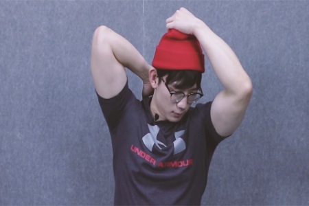 肩胛骨突出怎么矯正?女性擁有美背全靠這組瑜伽動作-易網健康養生網 肩胛骨突出怎么矯正?女性擁有美背全靠這組瑜伽動作