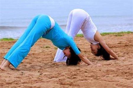 如何讓瑜伽更簡單?掌握了這點沒有你做不到的-易網健康<a href=http://www.xllyou.com/jkys/ target=_blank class=infotextkey>養生</a>網 如何讓瑜伽更簡單?掌握了這點沒有你做不到的