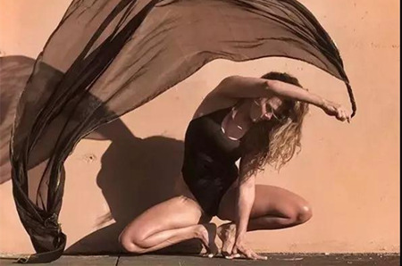 堅持練習瑜伽動作的好處非常多,但你還必須知道這些事項-易網健康<a href=http://www.xllyou.com/jkys/ target=_blank class=infotextkey>養生</a>網 堅持練習瑜伽動作的好處非常多,但你還必須知道這些事項