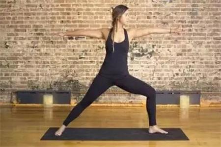 瑜伽的好處，四個瑜伽動作拯救你的頸椎