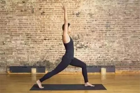 瑜伽的好處，四個瑜伽動作拯救你的頸椎