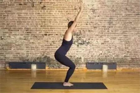 瑜伽的好處，四個瑜伽動作拯救你的頸椎