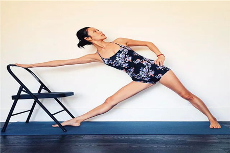 瑜伽老師的私密體式動(dòng)作教程分析，打開胯部正確練習(xí)瑜伽