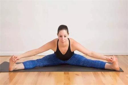 這四組瑜伽動作，可以保護女性的卵巢和子宮，改善腰酸背痛