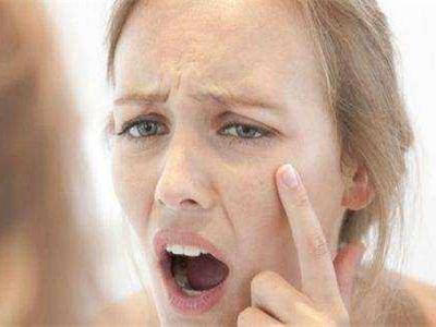 女性護(hù)膚不僅僅需要護(hù)膚品來(lái)保養(yǎng)，練好這些瑜伽動(dòng)作更有效