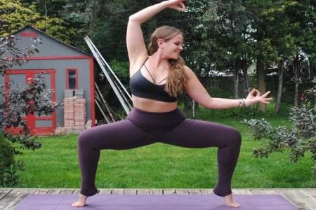 同房姿勢108種,女生練好這三個瑜伽動作還能瘦腿-易網<a href=http://www.xllyou.com/ target=_blank class=infotextkey>健康養生</a>網 同房姿勢108種,女生練好這三個瑜伽動作還能瘦腿