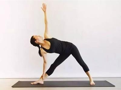 女性腹部疼痛腸胃不好,瑜伽動(dòng)作打開治療新方式