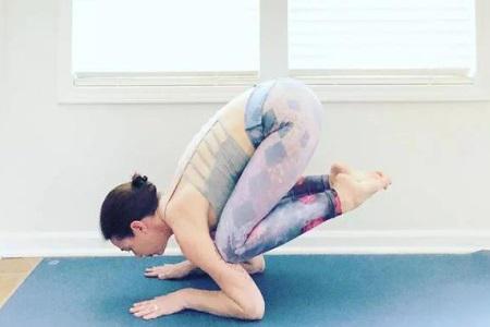 女性練習瑜伽氣質會改變許多，看看迪麗熱巴就知道了