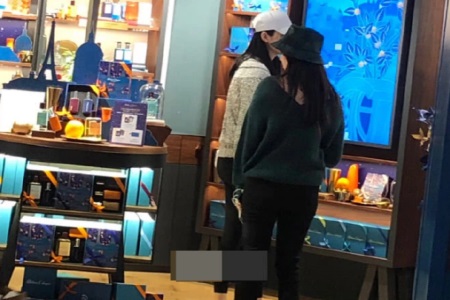 奚夢瑤產(chǎn)后首現(xiàn)身 身材恢復(fù)超級好離不開產(chǎn)后瑜伽修復(fù)動作