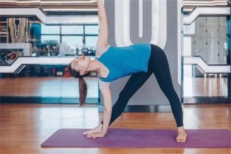 瑜伽初入門教學視頻動作解析,女性要想練好瑜伽首先要認識瑜伽-易網健康<a href=http://www.xllyou.com/jkys/ target=_blank class=infotextkey>養生</a>網 瑜伽初入門教學視頻動作解析,女性要想練好瑜伽首先要認識瑜伽