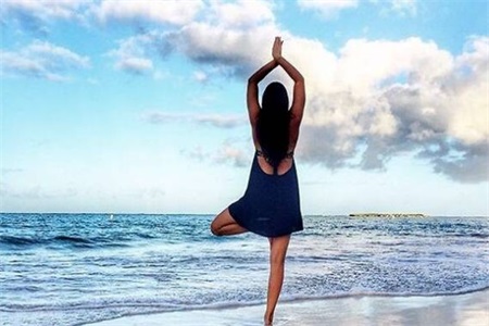 瑜伽初入門教學視頻動作解析,女性要想練好瑜伽首先要認識瑜伽-易網健康養生網 瑜伽初入門教學視頻動作解析,女性要想練好瑜伽首先要認識瑜伽